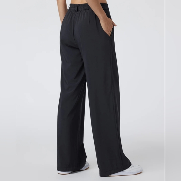 Vuori Villa Trouser - Short - Picture 3 of 16